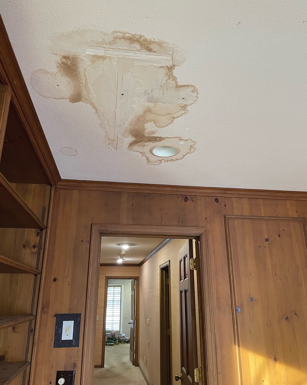 Before: Ice dams created water damage to the den’s popcorn ceiling. Photo: Ungerman,