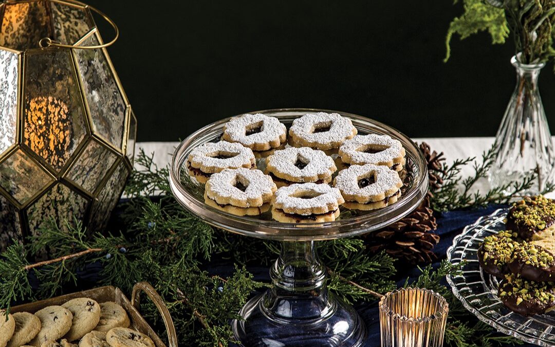 Create Christmas Cookie Trays That Dazzle