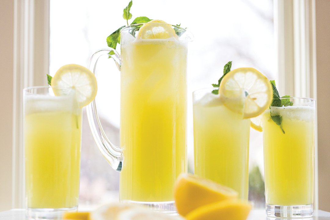 Easy Fresh Lemonade With Mint