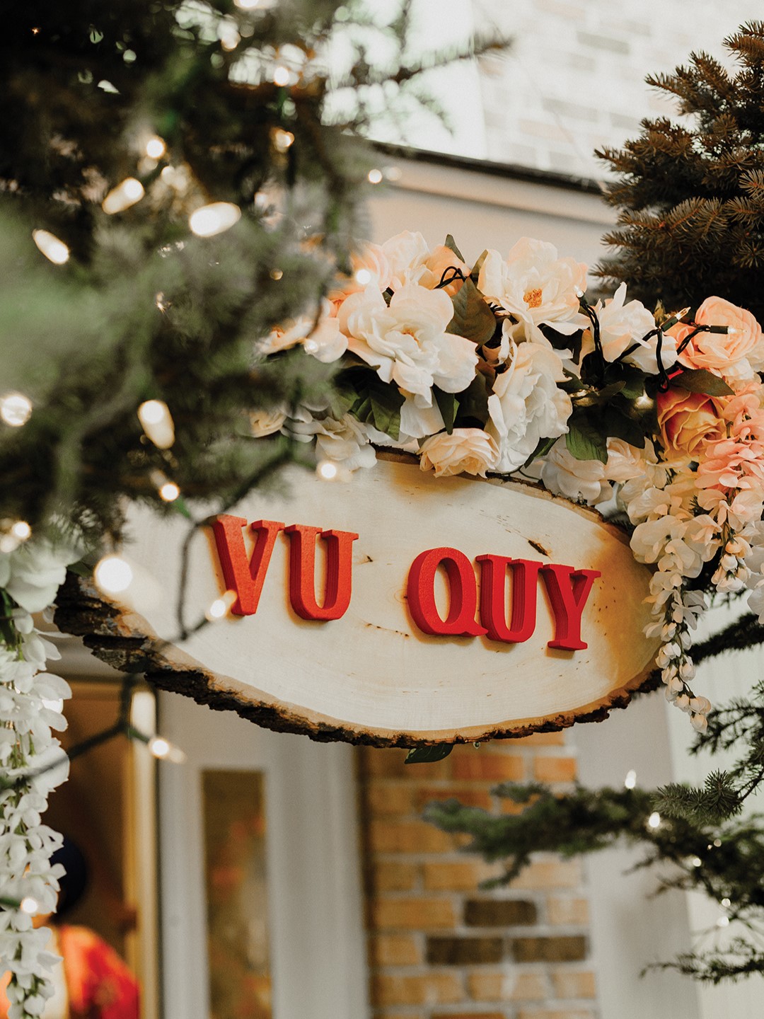 The Vu Quy—short for Lễ Vu Quy—sign welcomed guests to Quynh-Huong Van’s parents’ house for the tea ceremony.