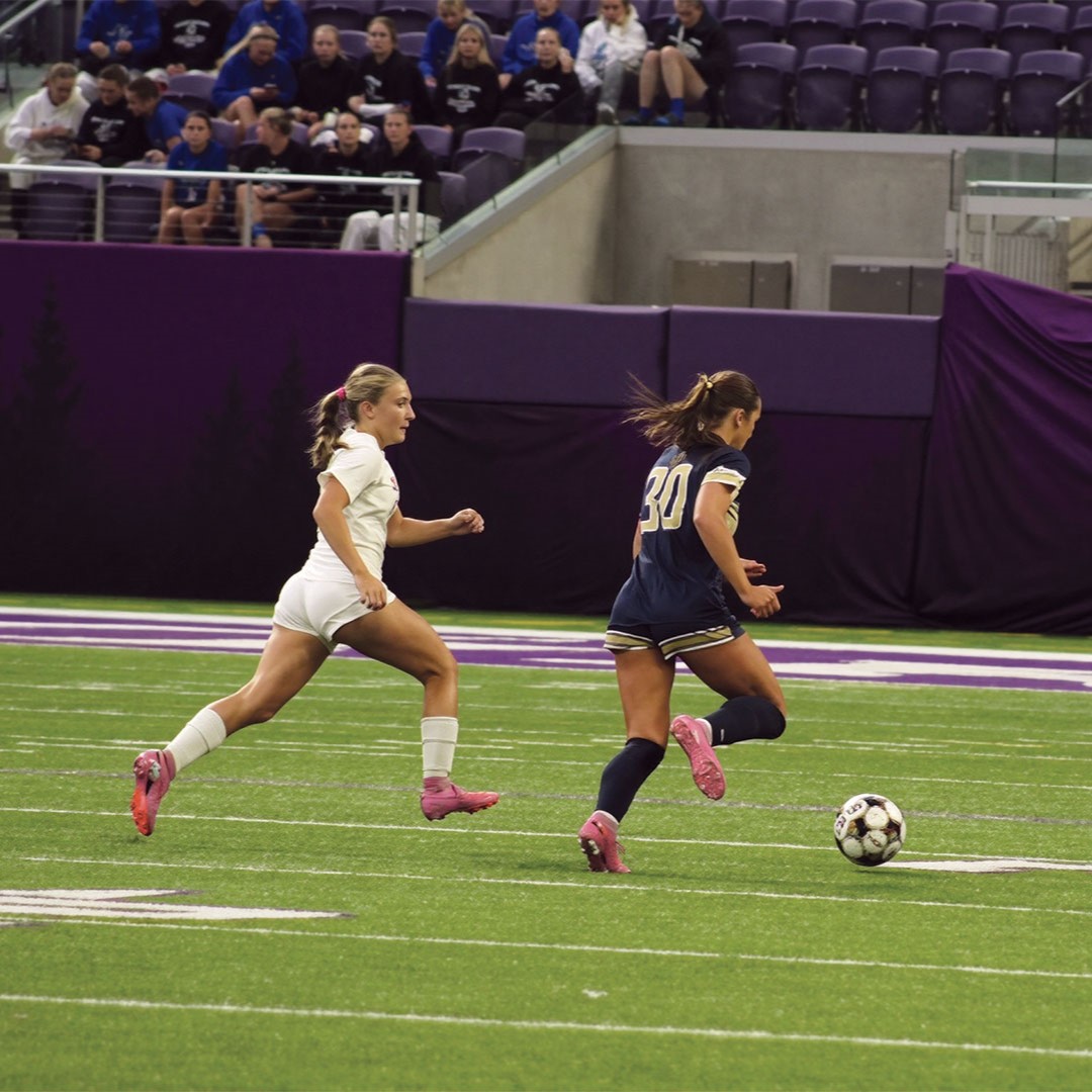 Athleticism is in Maddyn Greenway’s DNA. Her mom, Jenni Greenway, was a Division I cross country and track and field athlete; her dad, Chad Greenway, played Division I football and is a former Minnesota Viking.